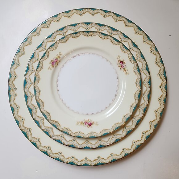 Vintage Meito China “Keepsake” Dinnerware Set – 1940s Japan – 12 Place Settings - Picture 6 of 17